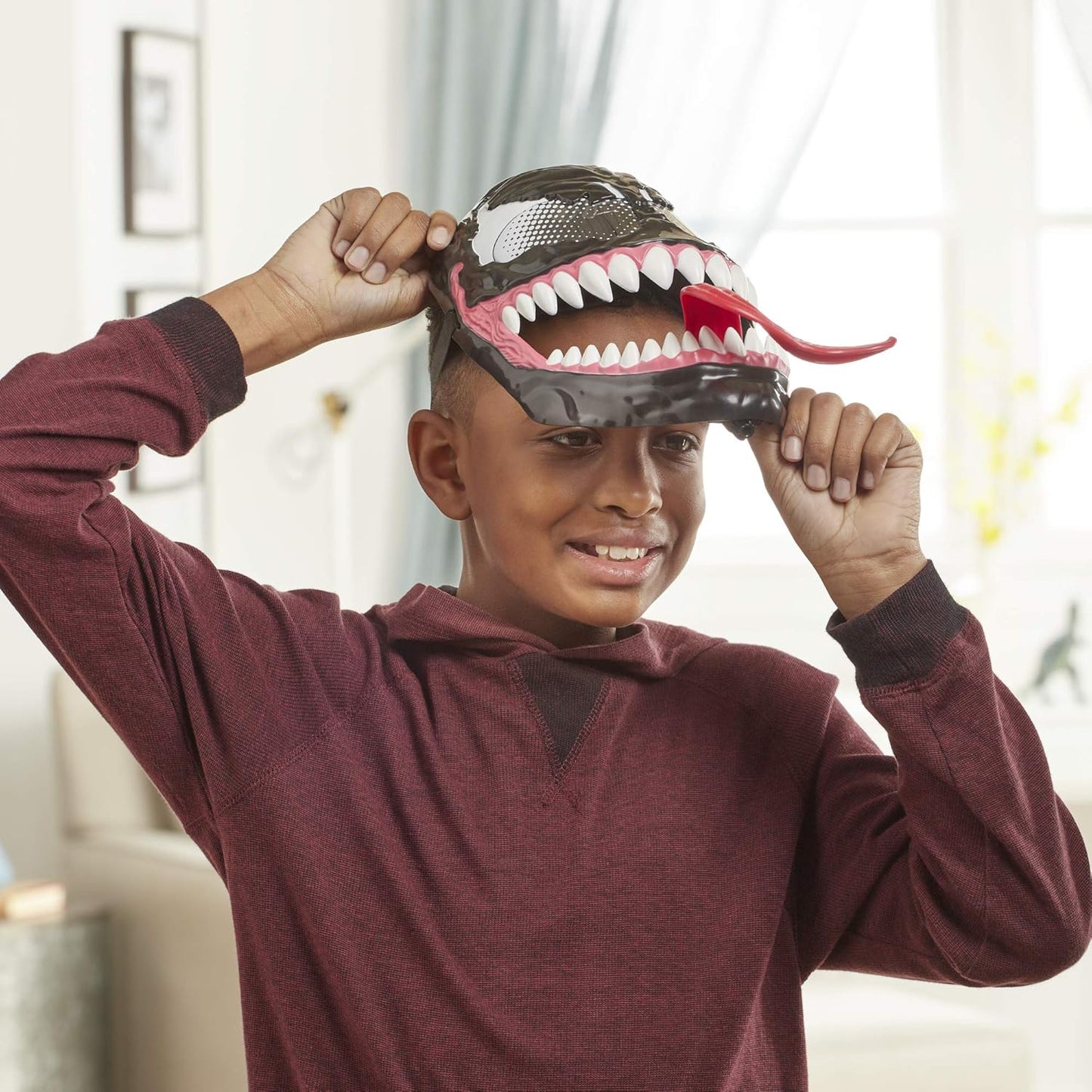 Marvel Spider-Man VenomVersus Venom Lever-Activated Swinging Tongue Mask