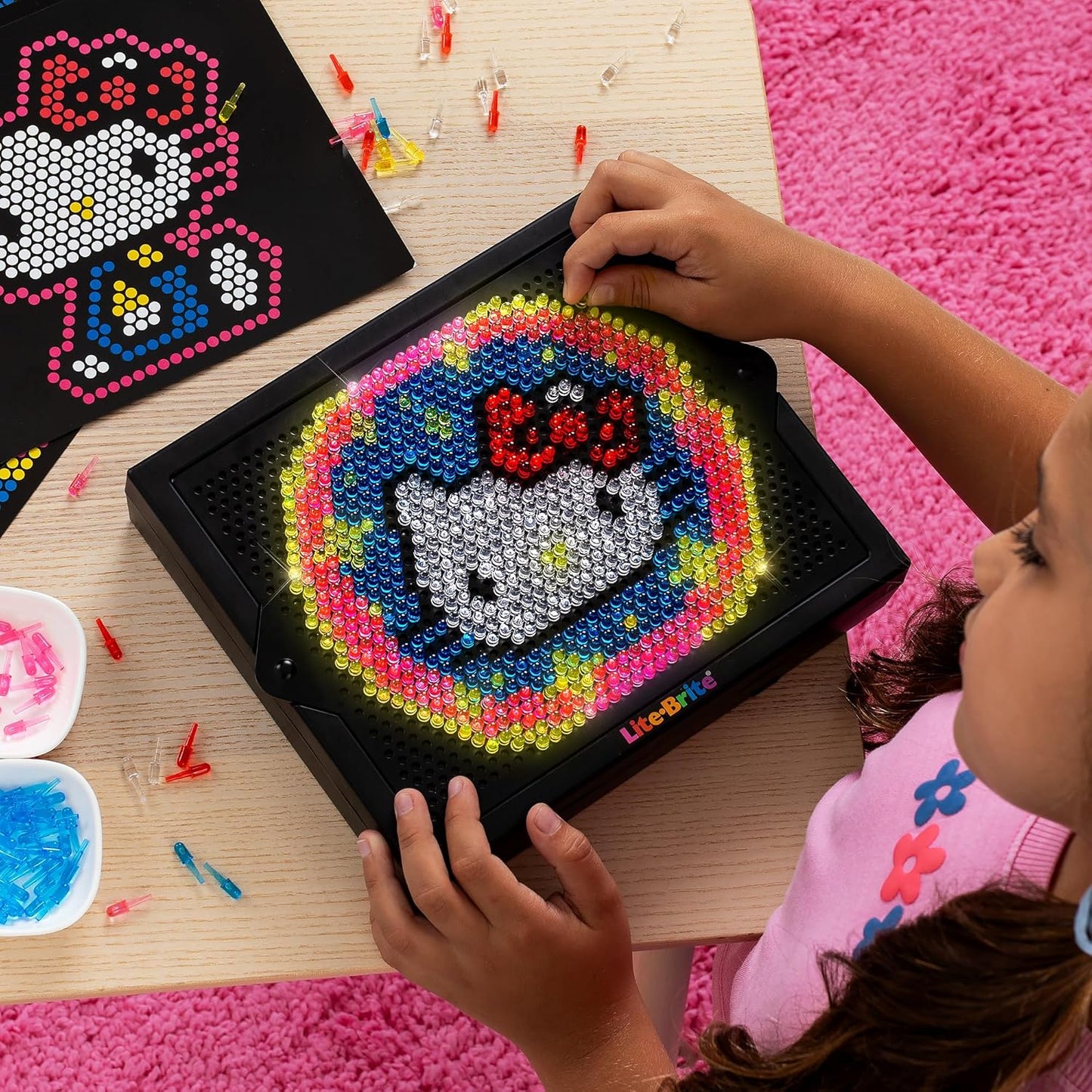 Hello Kitty Super Bright HD Creative Retro Lite-Brite Pegs Light-Up Screen